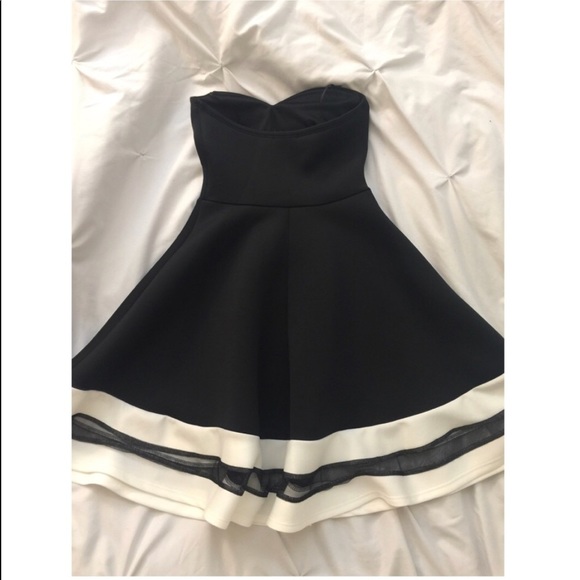 Adorable strapless dress!!!❤️ - Picture 3 of 4